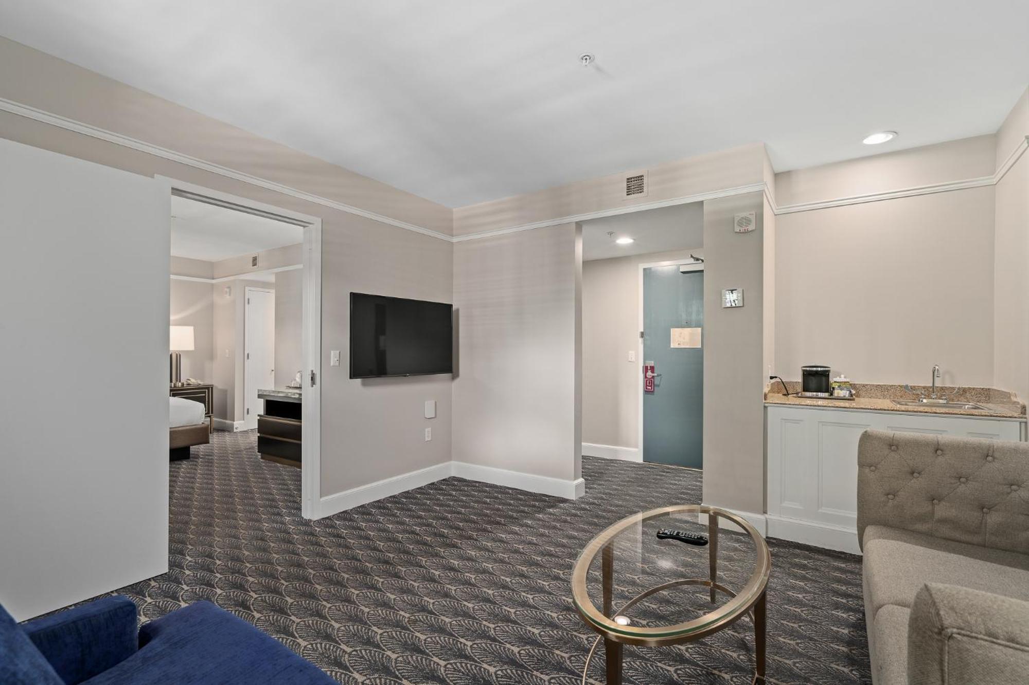 One-Bedroom King Suite
